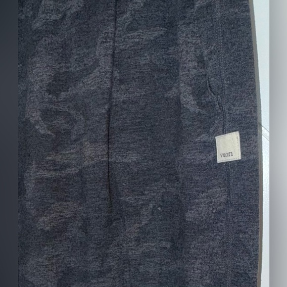 Vuori Performance Joggers Black Camo Medium - Picture 7 of 16
